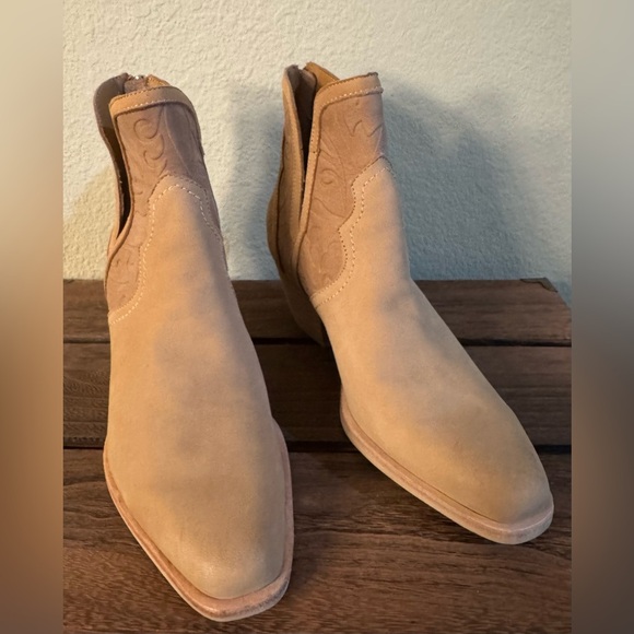 Dolce Vita Women's Silvan Cutout Western Ankle Booties Size 6.5 - Picture 11 of 11